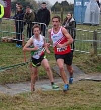 Lennik_Lammens Wouter Lammens in de clinch met plaatselijke Stijn Garain.