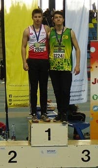 kvv_indoor_jeugd_jonas Jonas op het hoogste schavotje