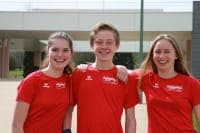 vittel_trio Lotta, Jonathan en Mirte genieten van het zonnetje