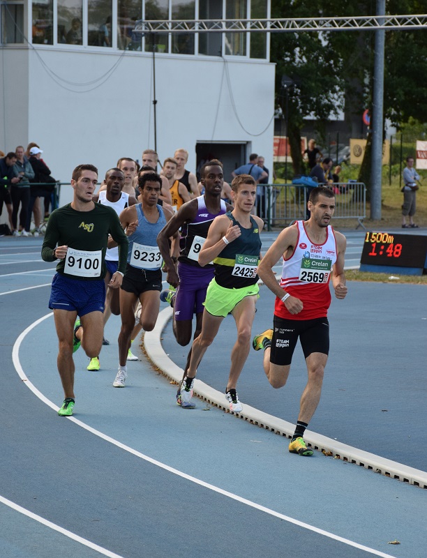 Ali en Stijn komen al veel te vroeg op kop in de 1500m Ali en Stijn komen al veel te vroeg op kop in de 1500m