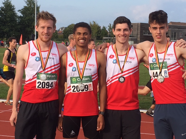 Onze 4*400 mannen: Tim, Kevin, Bram en Pieter Onze 4*400 mannen: Tim, Kevin, Bram en Pieter
