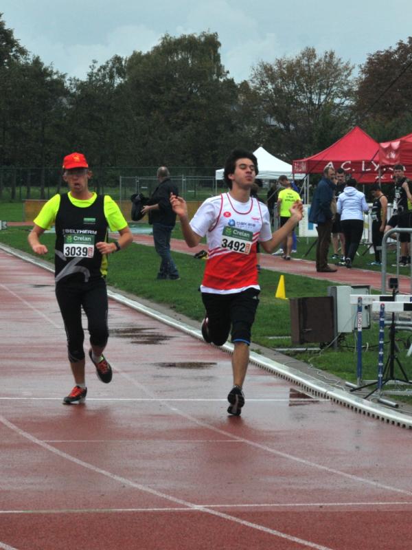 Adrian 2de na spurt op de 800m Adrian 2de na spurt op de 800m