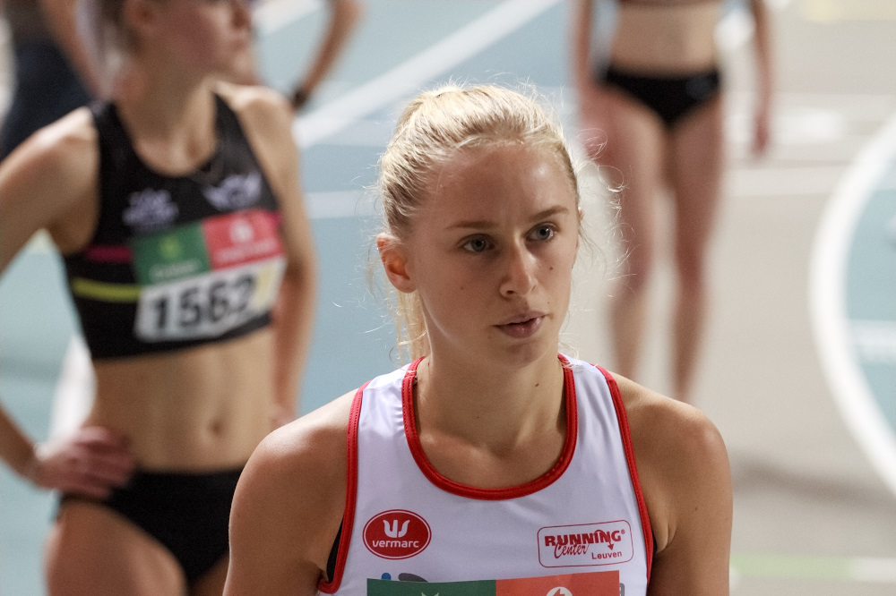 Mirte Fannes aan start 800m Mirte Fannes aan start 800m
