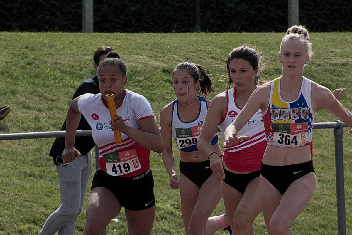 Aflossing 4x100 tussen Laura en Luna Aflossing 4x100 tussen Laura en Luna
