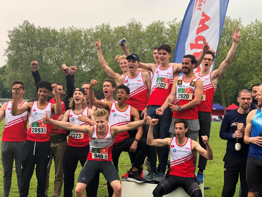 De 2de plaats wordt uitbundig gevierd
Foto : Bert Torfs
De 2de plaats wordt uitbundig gevierd
Foto : Bert Torfs