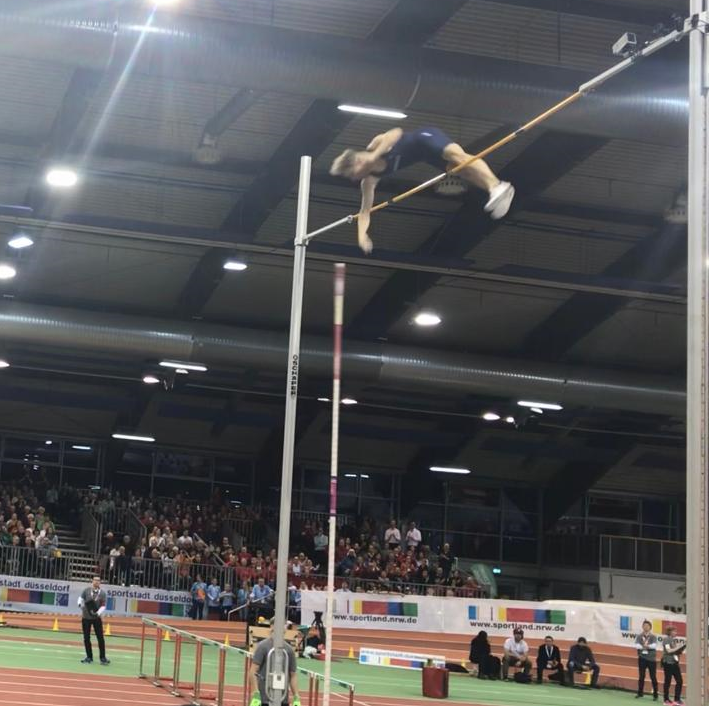 Poging van Ben op 5,80m in Düsseldorf Poging van Ben op 5,80m in Düsseldorf