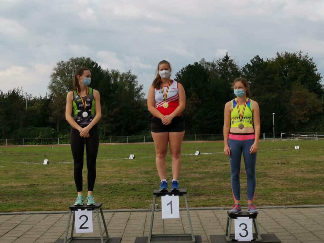 Evi Vercruysse op de hoogste trap van het BK-podium Evi Vercruysse op de hoogste trap van het BK-podium