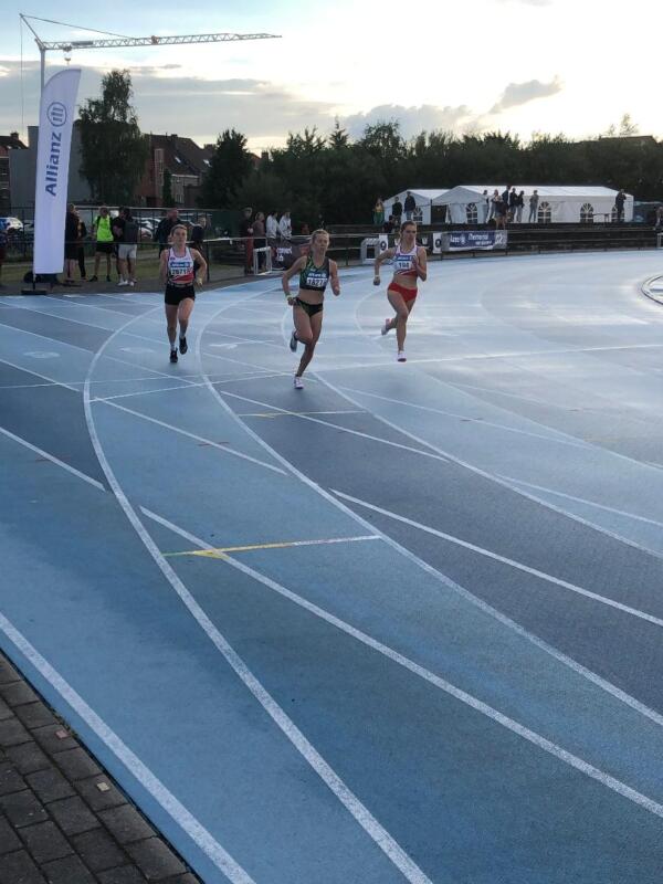 Marthe Nagels en Hannah Op 't Eynde in puike 800m. Marthe Nagels en Hannah Op 't Eynde in puike 800m.