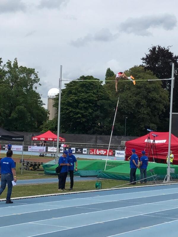 Ben Broeders ruim over 5,75m. Ben Broeders ruim over 5,75m.