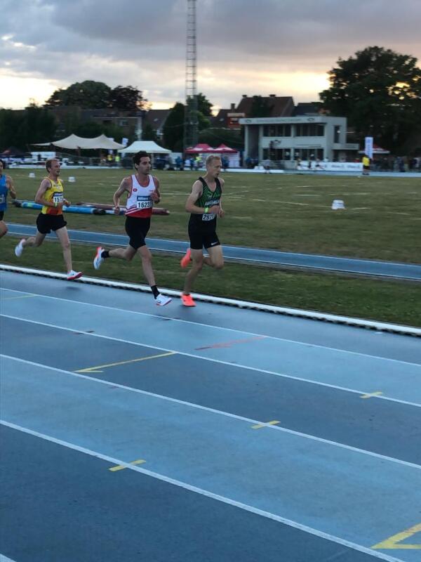Guillaume Grimard instrijd om een 5000m medaille. Guillaume Grimard instrijd om een 5000m medaille.
