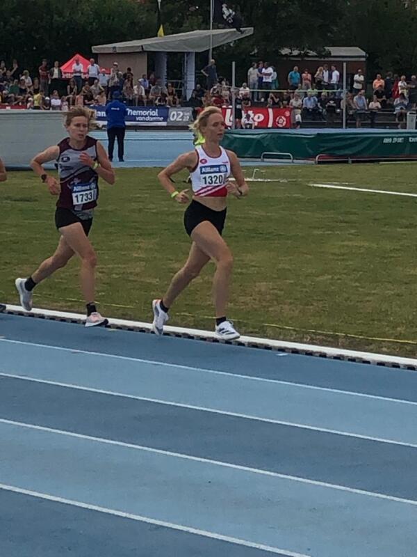 Puike inhaalrace van Laura Hombroux in de 5000m. Puike inhaalrace van Laura Hombroux in de 5000m.