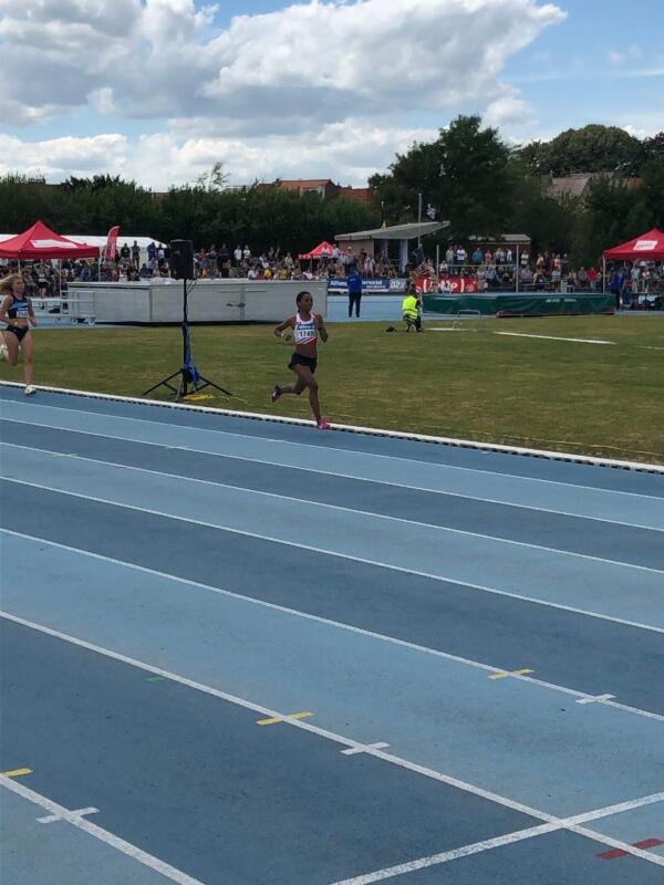 Yewbdar Denys met een versnelling in de 5000m. Yewbdar Denys met een versnelling in de 5000m.