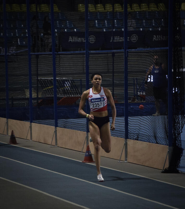 Benedikt Tchimou op weg naar de 400m-titel. Benedikt Tchimou op weg naar de 400m-titel.