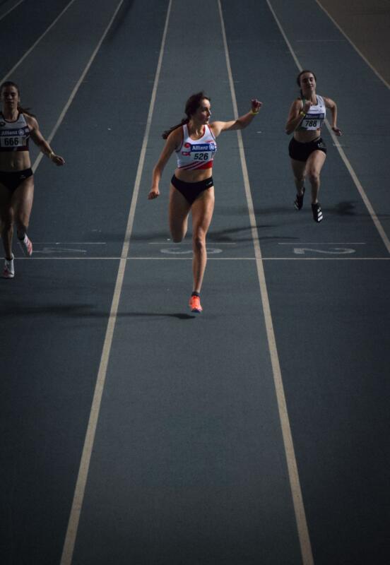 Noor Koekelkoren stormt naar de titel over 60m horden. Noor Koekelkoren stormt naar de titel over 60m horden.