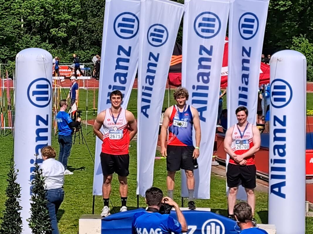 Kwinten en Kasper op het podium van het kogelstoten. Kwinten en Kasper op het podium van het kogelstoten.