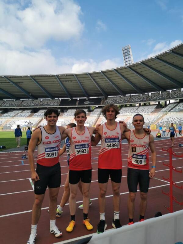Record breaking 4x100m Mannen Record breaking 4x100m Mannen