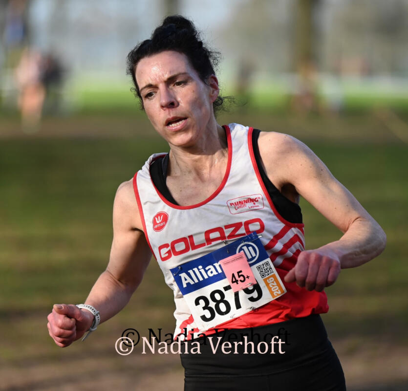Mona Rahmé op weg naar haar 4de veldlooptitel. Foto: Nadia VERHOFT Mona Rahmé op weg naar haar 4de veldlooptitel. Foto: Nadia VERHOFT