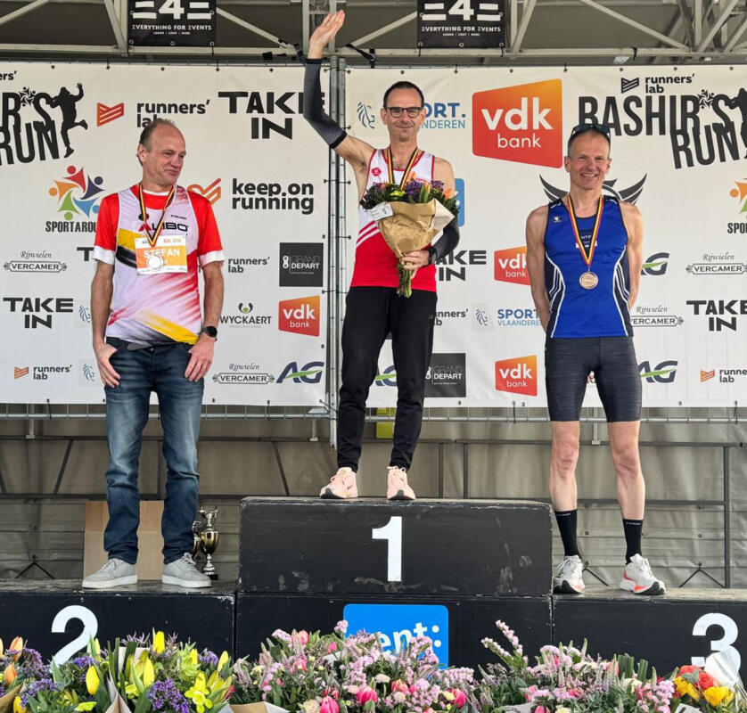 Tom Van Ongeval met zijn eerste titel halve marathon. Eigen foto. Tom Van Ongeval met zijn eerste titel halve marathon. Eigen foto.